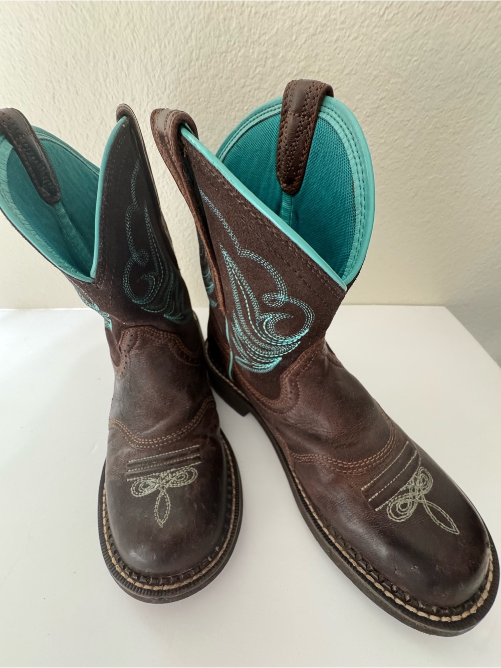 Ariat Women’s Brown Leather Western Ankle Boots with Teal Stitching SZ 7.5 B